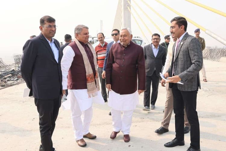 Patna News: कच्ची दरगाह-बिदुपुर 6 लेन गंगा पुल पर जल्द सरपट दौड़ेंगी गाड़ियां, सीएम नीतीश ने अधिकारियों से क्या कहा?