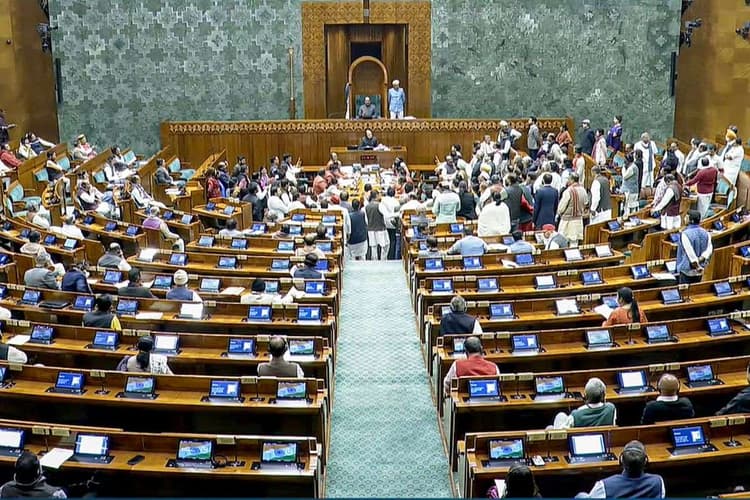 Parliament: एसआईआर पर चर्चा की मांग को लेकर सरकार और विपक्ष के बीच बनी सहमति