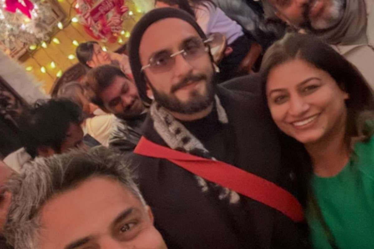 Ranveer Singh Spotted with fans and deepika padukone in new york Ranveer Singh Spotted with fans and deepika padukone in new york