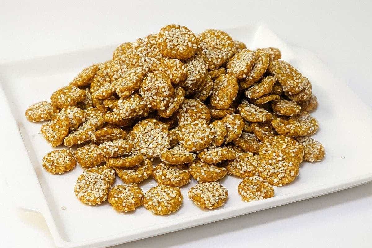 Til Gud Revdi Recipe: рд╕рд░реНрджрд┐рдпреЛрдВ рдореЗрдВ рдШрд░ рдкрд░ рдмрдирд╛рдПрдВ рддрд┐рд▓ рдФрд░ рдЧреБрдбрд╝ рдХреА рдХреБрд░рдХреБрд░реА рд░реЗрд╡рдбрд╝реА, рд╕реЗрд╣рдд рдФрд░ рд╕реНрд╡рд╛рдж рд╕реЗ рднрд░рдкреВрд░