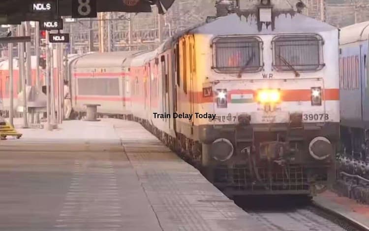 Train Delay Today: रेलवे पर कोहरे की मार, 100 से अधिक ट्रेनें लेट, तेजस और हमसफर एक्सप्रेस प्रभावित