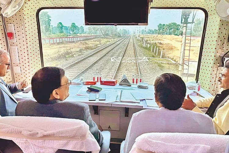 बंधुआ-कोडरमा-धनबाद के बीच 150 की स्पीड में चली ट्रेन, जल्द डीडीयू-गया-धनबाद के बीच 160 की स्पीड में चलेगी ट्रेन