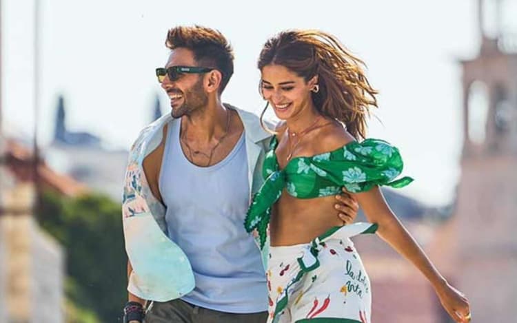 Tu Meri Main Tera Main Tera Tu Meri Collection: हिट या फुस्स? चौथे दिन कार्तिक आर्यन की फिल्म का कलेक्शन जान पकड़ लेंगे माथा, जानें टोटल कमाई