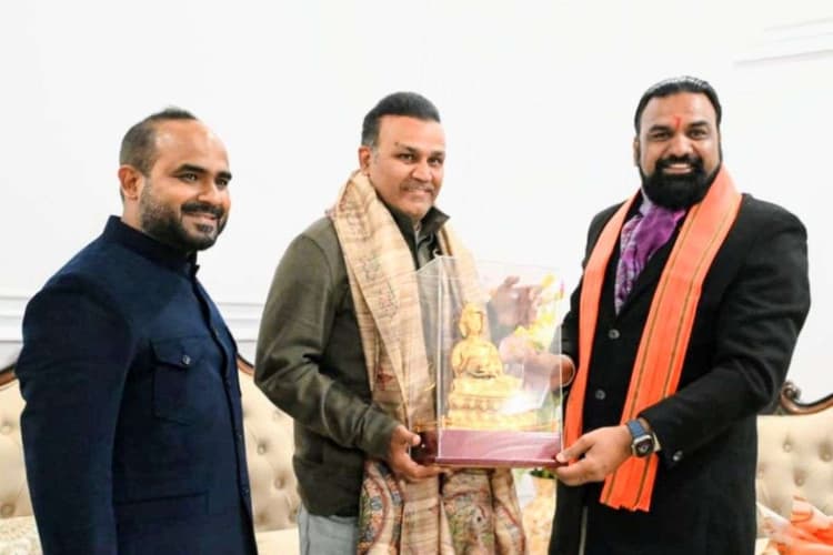 क्या बिहार से राजनीति की शुरुआत करेंगे वीरेंद्र सहवाग? गृह मंत्री सम्राट चौधरी से की मुलाकात