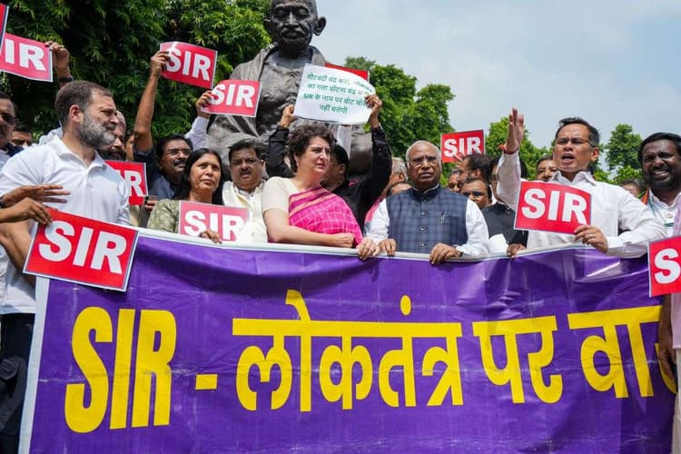 Winter Session 2025: संसद के दूसरे दिन भी सत्तापक्ष और विपक्ष का टकराव जारी, SIR पर जोरदार हंगामा
