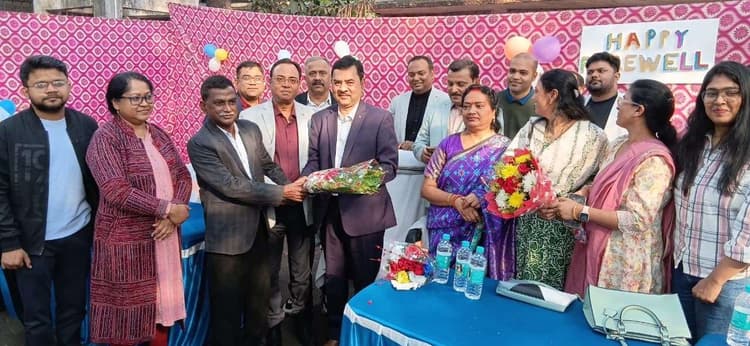 Bokaro News : सीसीएल अस्पताल के सेवानिवृत्त सीएमओ सम्मानित