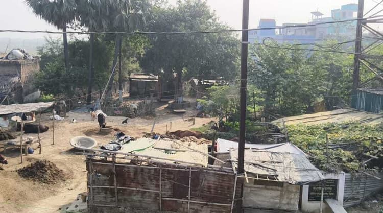 पंचायत सरकार भवन की जमीन पर अतिक्रमण, छह वर्षों से निर्माण कार्य अधर में
