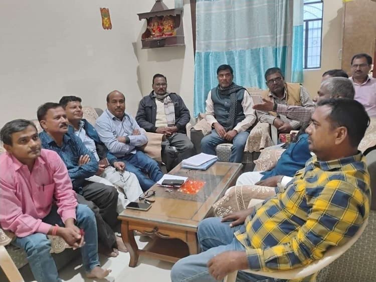 Madhubani News : वेतन संरक्षण के साथ वेतन भुगतान नहीं होने से शिक्षकों में आक्रोश