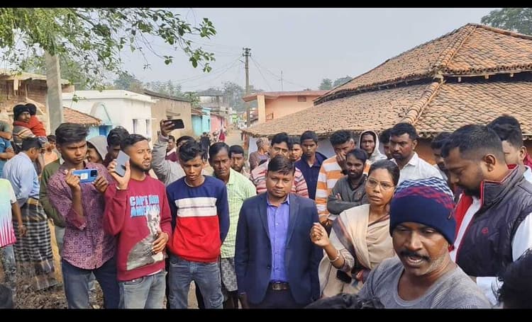 Seraikela Kharsawan News : मधुपुर में प्रस्तावित कचरा प्लांट के विरोध में ग्रामीण एकजुट