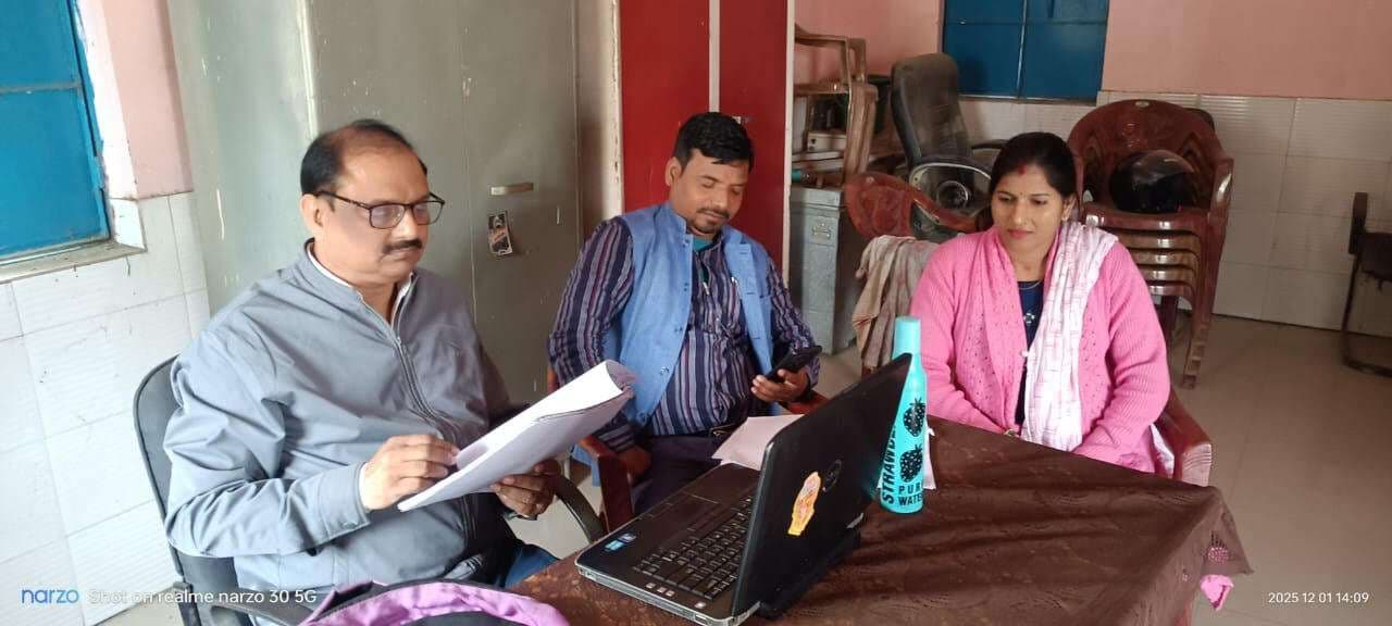 बीडीओ, सीओ ने किया पंचायत भवन का निरीक्षण