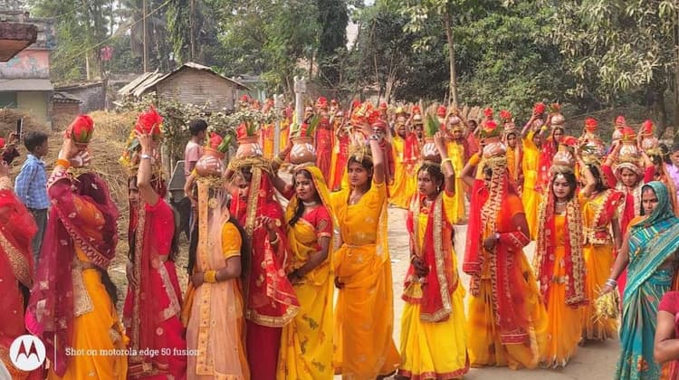 भागवत कथा को लेकर निकाली गई कलश यात्रा