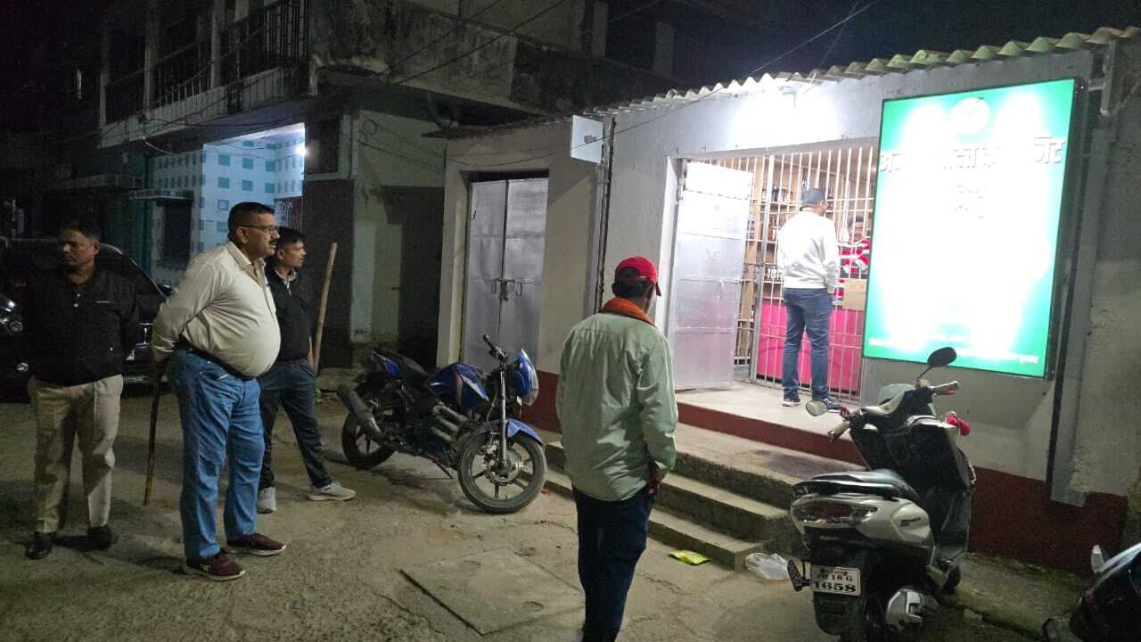 बड़तल्ला मोड़ पर बाइक सवार युवक ने की गाली-गलौज