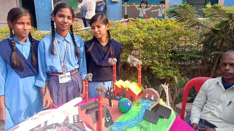 पीएम श्री मध्य विद्यालय में विज्ञान प्रदर्शनी और क्विज प्रतियोगिता का हुआ आयोजन