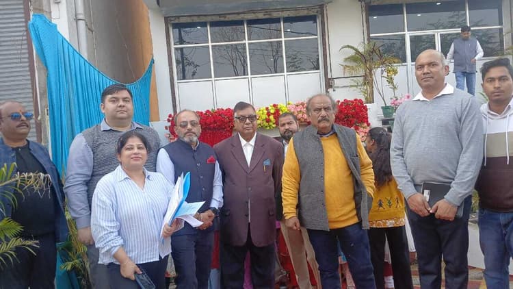 Chaibasa News : स्किल्स एंड करियर सेंटर से युवाओं के सपने होंगे पूरे : मंत्री