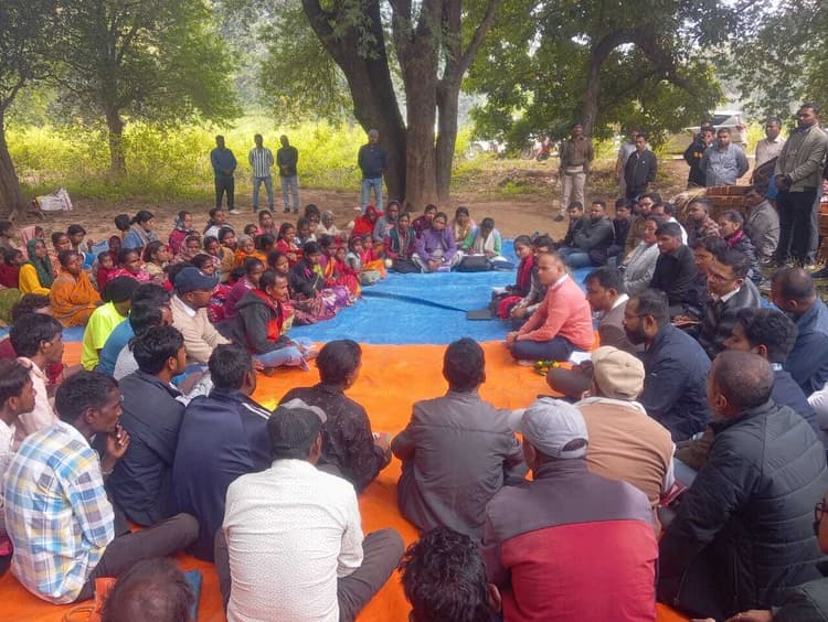 East Singhbhum News : डीसी सर! बिजली-पानी को तरस रहे, नहीं बन रहा जन्म प्रमाण पत्र