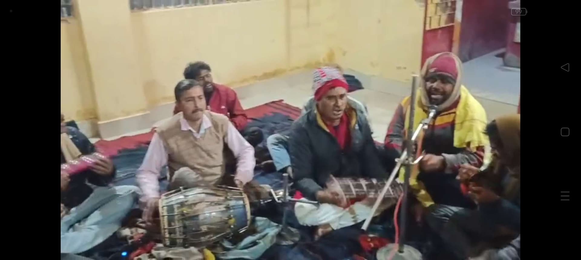 गायत्री मंदिर परिसर में अखंड कीर्तन, झूमे श्रद्धालू