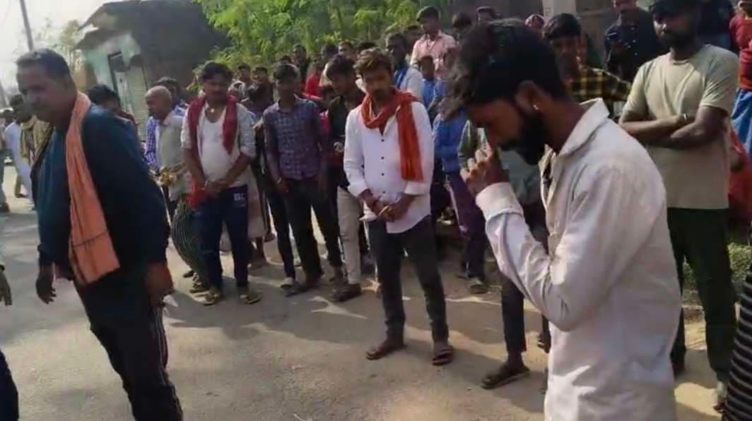 अनियंत्रित टेलर ने दवा लेने जा रही महिला को रौंदा, मौत