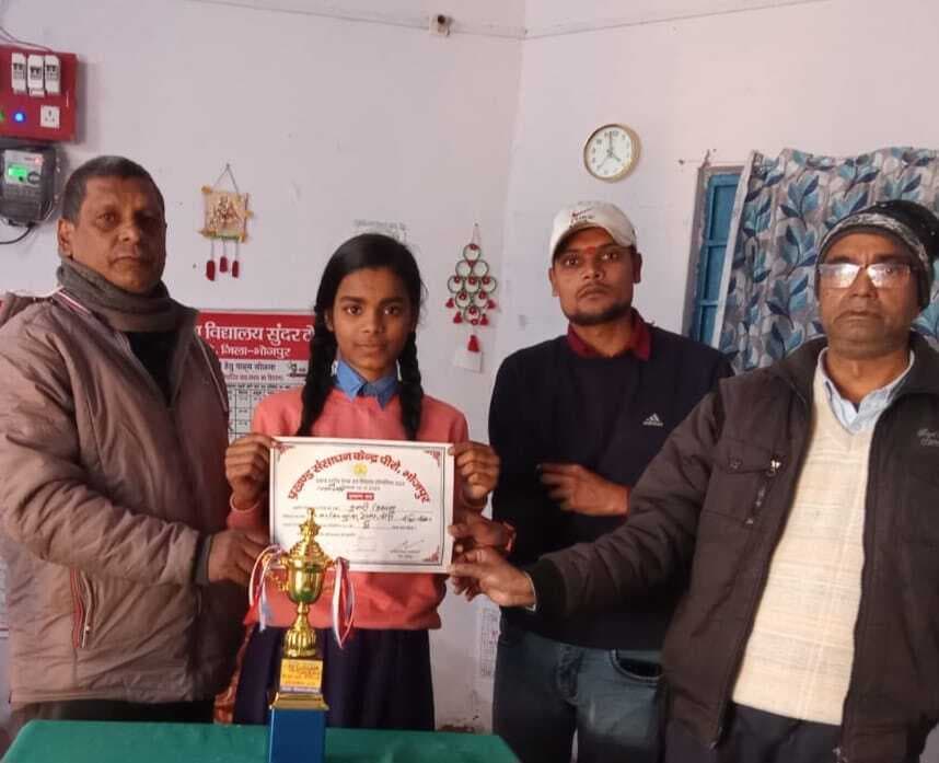 चेतना सत्र चैंपियन प्रतियोगिता में पीरो की प्रियांशु बनी सेंकेंड टाॅपर