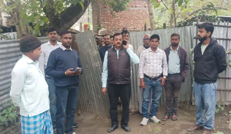 मापी में मवेशी अस्पताल व कोहवारा पैक्स की जमीन के अतिक्रमण का खुलासा