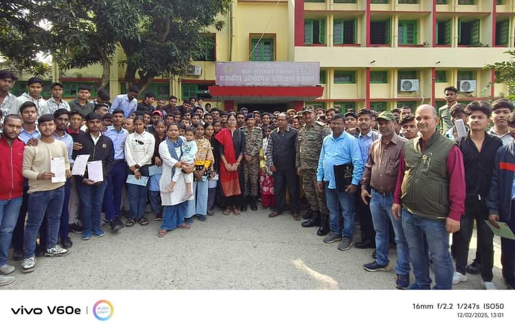 विद्यार्थियों को अग्निवीर में शामिल होकर देश की सेवा के लिए किया प्रेरित