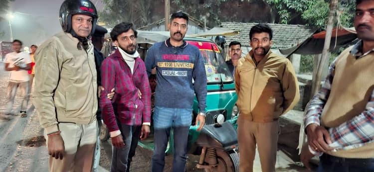 ई-रिक्शा से 60 लीटर शराब बरामद, तस्कर गिरफ्तार
