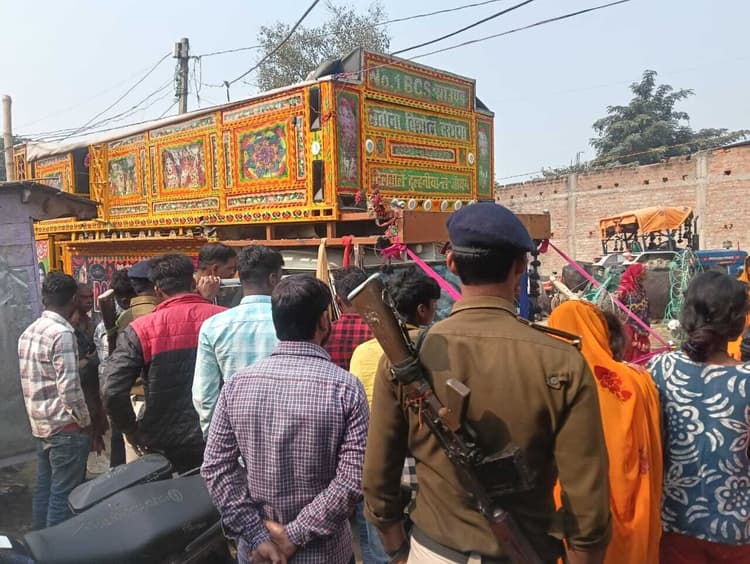 Madhubani News : शादी के दौरान डीजे गाड़ी के नीचे दबने से दुल्हन के भतीजा की मौत