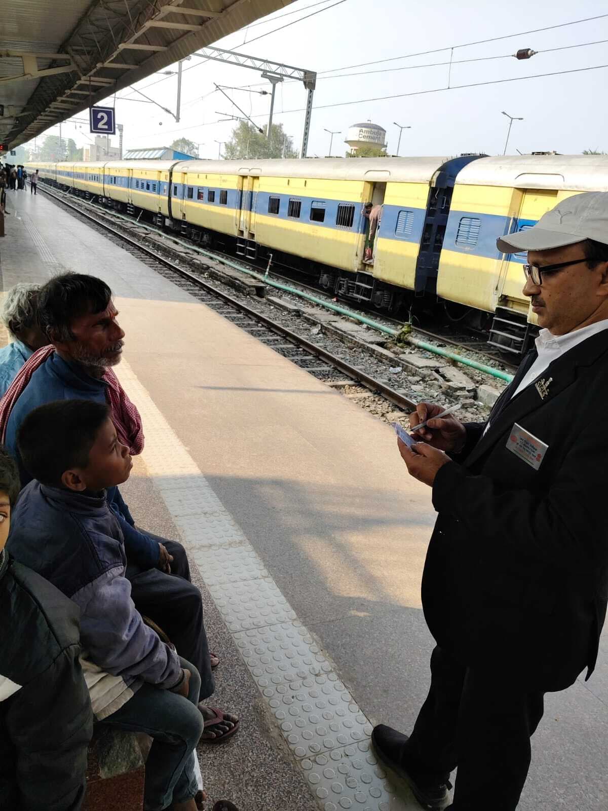 hajipur news. मेगा टिकट जांच अभियान में 3789 यात्रियों से वसूला गया 27.50 लाख जुर्माना
