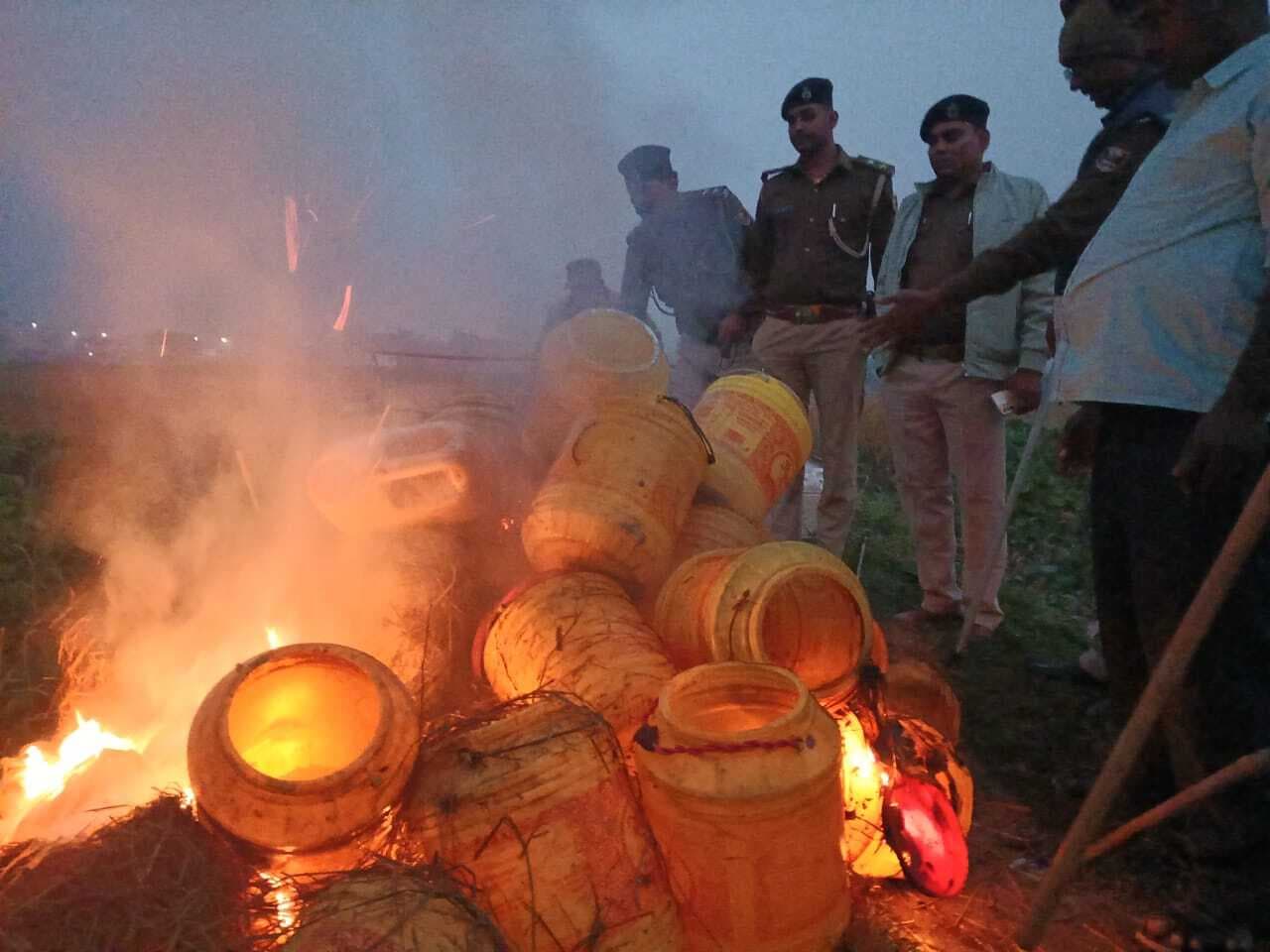 Motihari: 3000 लीटर देसी चुलाई शराब बरामद