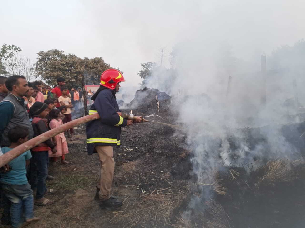 Motihari: अचानक लगी आग की घटना में लाखों का नुकसान