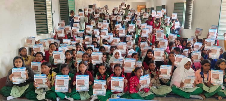 विद्यार्थियों को रोड सेफ्टी के बताये नियम