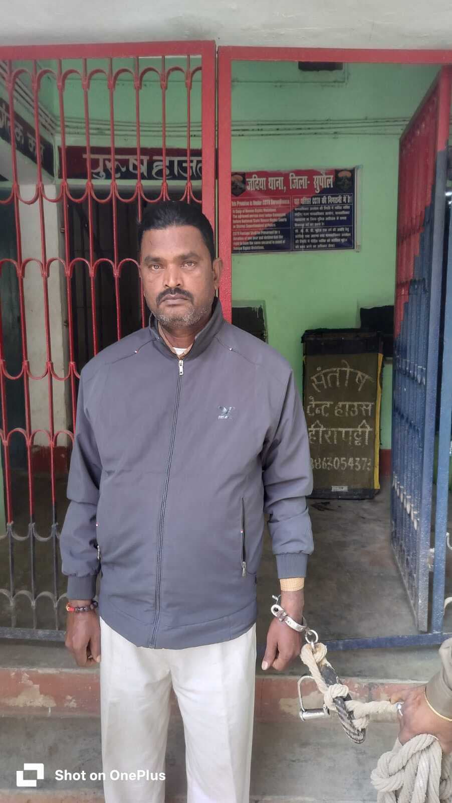 जदिया में डेढ़ किलो गांजा के साथ तस्कर गिरफ्तार