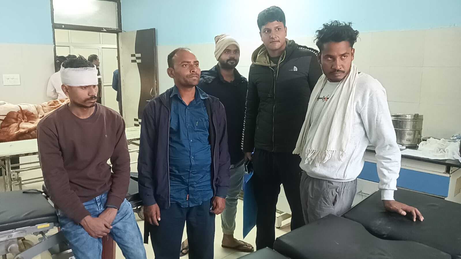 मोबाइल छिनतई के दौरान ट्रेन से गिरकर युवक जख्मी