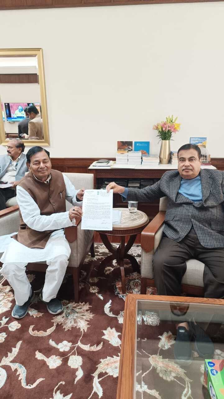 कोसी नदी पर पुल सह सड़क निर्माण का सांसद ने रखी मांग