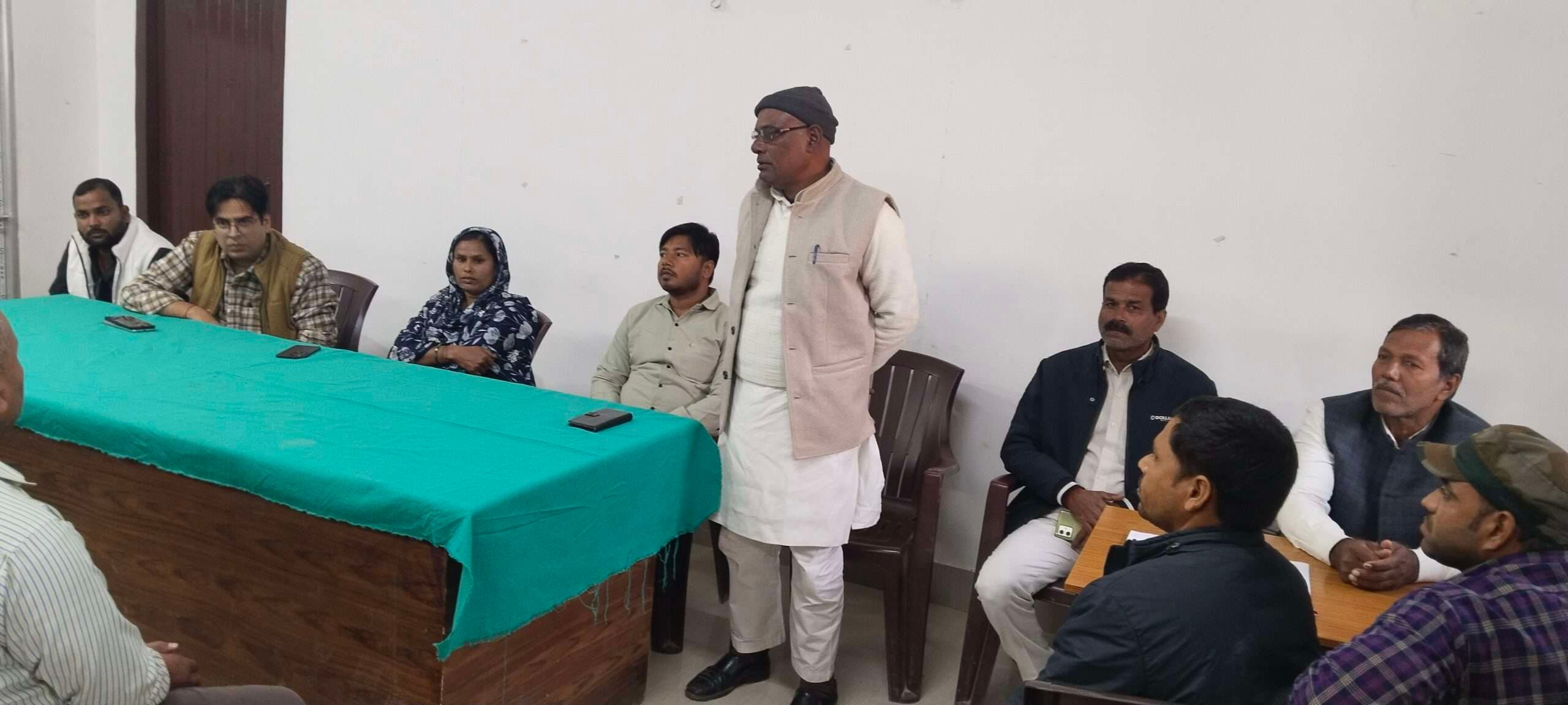 निर्धारित मूल्य पर नहीं मिल रहा खाद, बीज व कीटनाशक