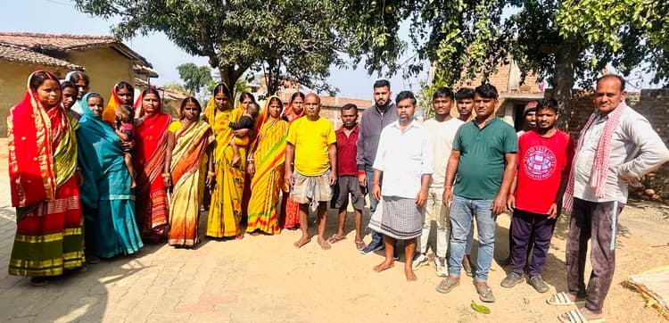 Giridih News: बुनियादी सुविधाओं से वंचित हैं अबरखा के ग्रामीण