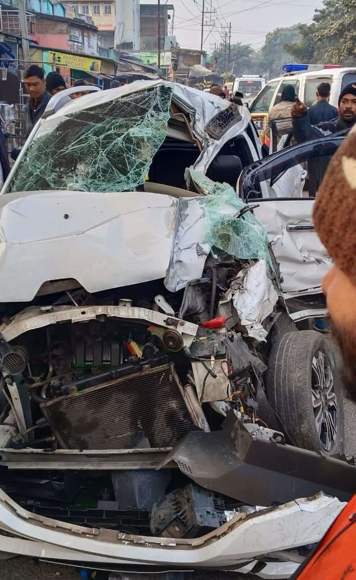 Bokaro News : वाहन ने कार को मारी टक्कर, चार लोग घायल