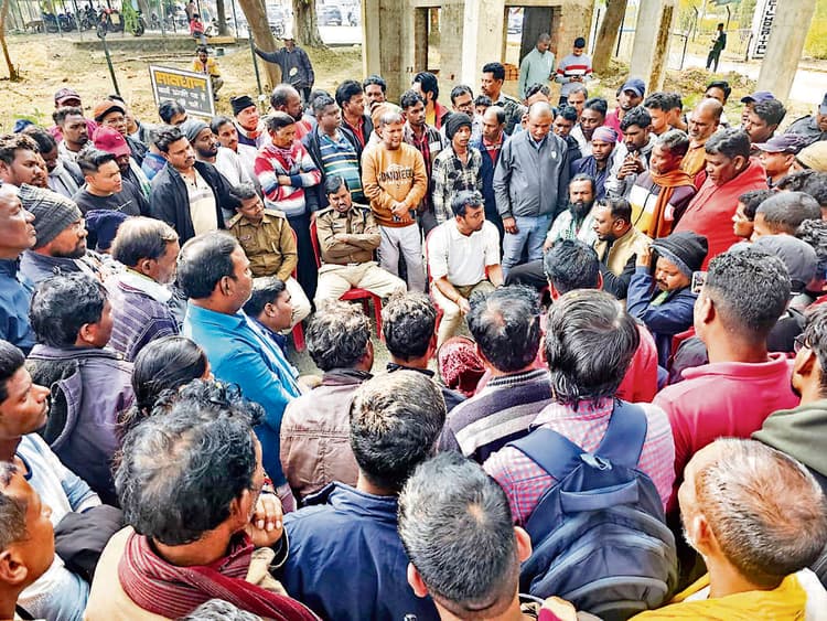 East Singhbhum News : प्रबंधन संग 6 घंटे वार्ता, नहीं बनी सहमति