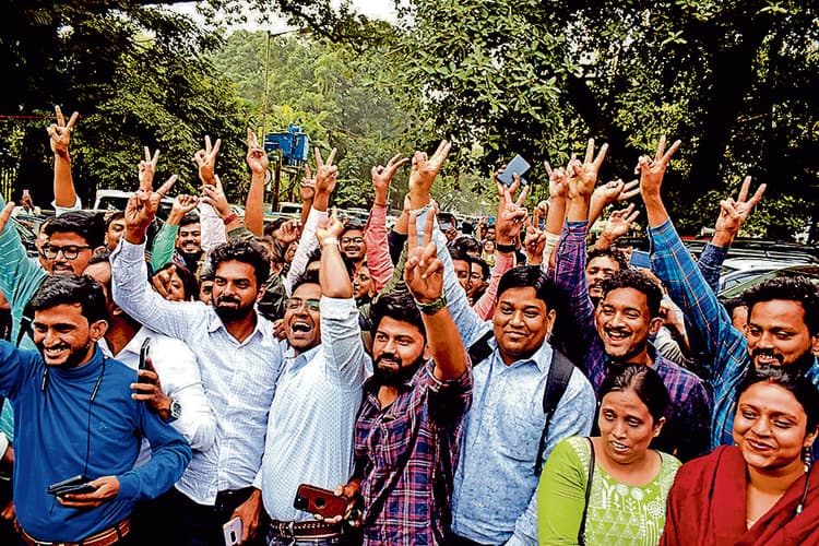 32 हजार प्राथमिक शिक्षकों को हाइकोर्ट से मिली बड़ी राहत, बहाल रहेगी नौकरी