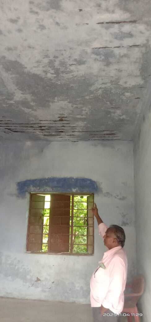 प्राथमिक विद्यालय तुलमेपहाड़ जर्जर, बच्चे सुरक्षित नहीं