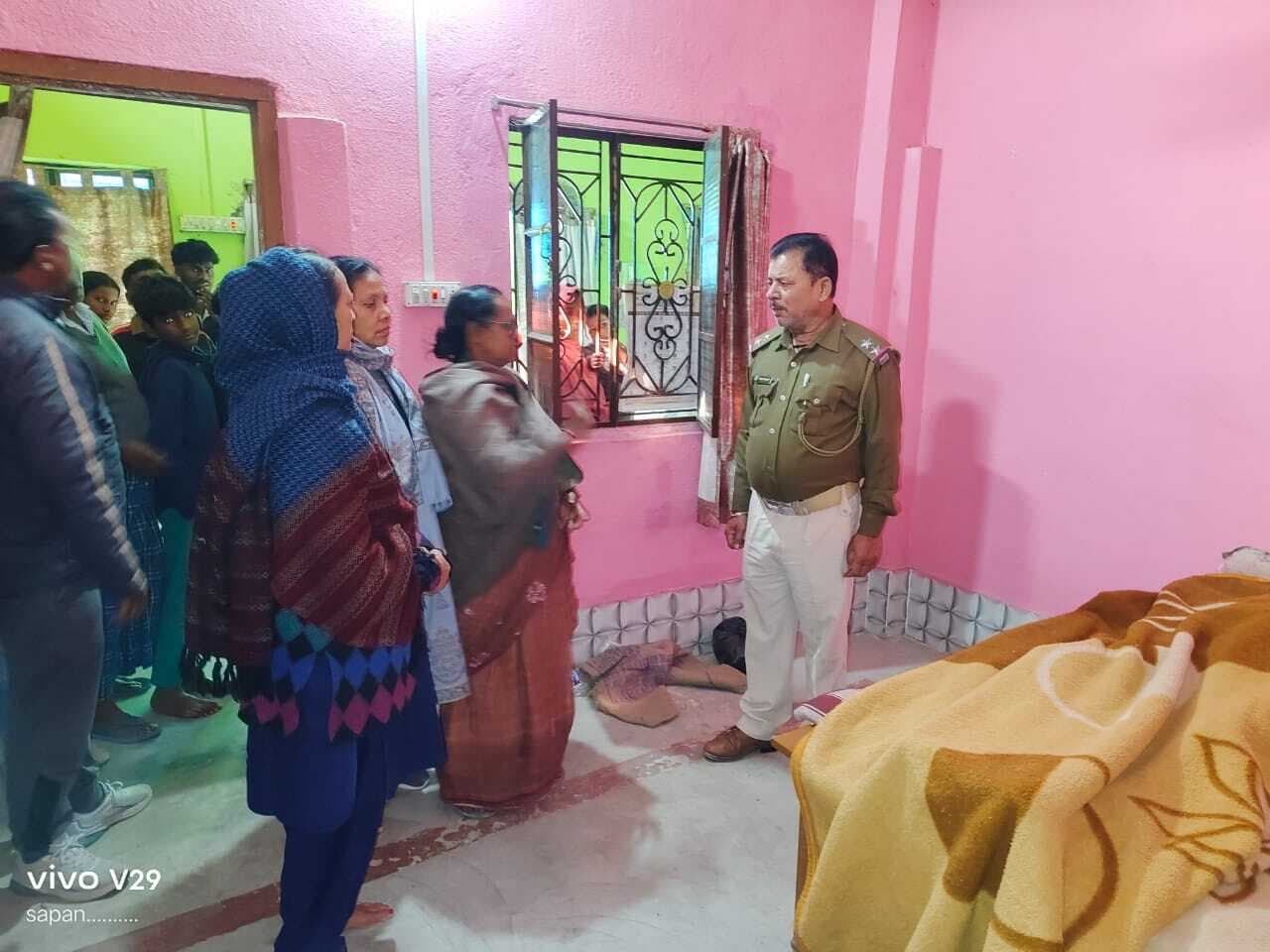 फंदे से लटक कर वृंदावन के युवक ने की आत्महत्या