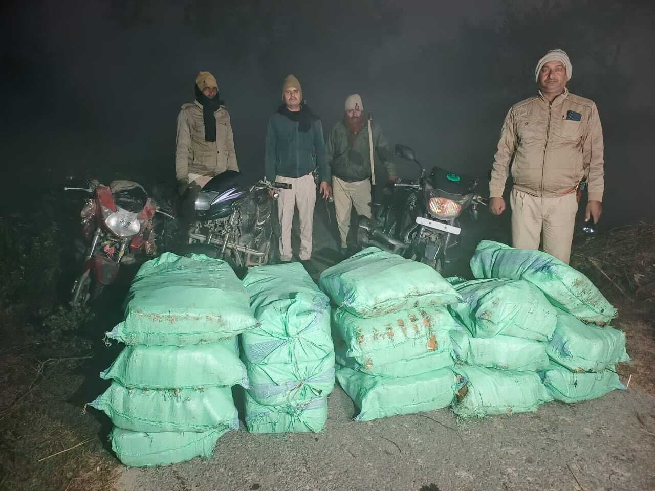 432 लीटर नेपाली शराब व तीन बाइक जब्त, तस्कर फरार