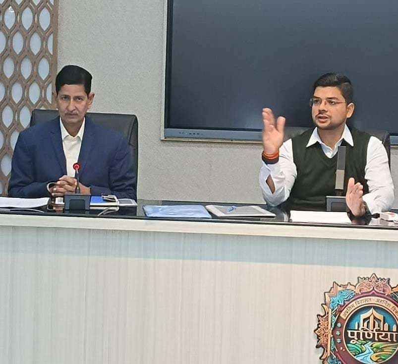 अनाथ बच्चों का पंचायतवार सर्वे कर समर्पित करें विवरण : डीएम