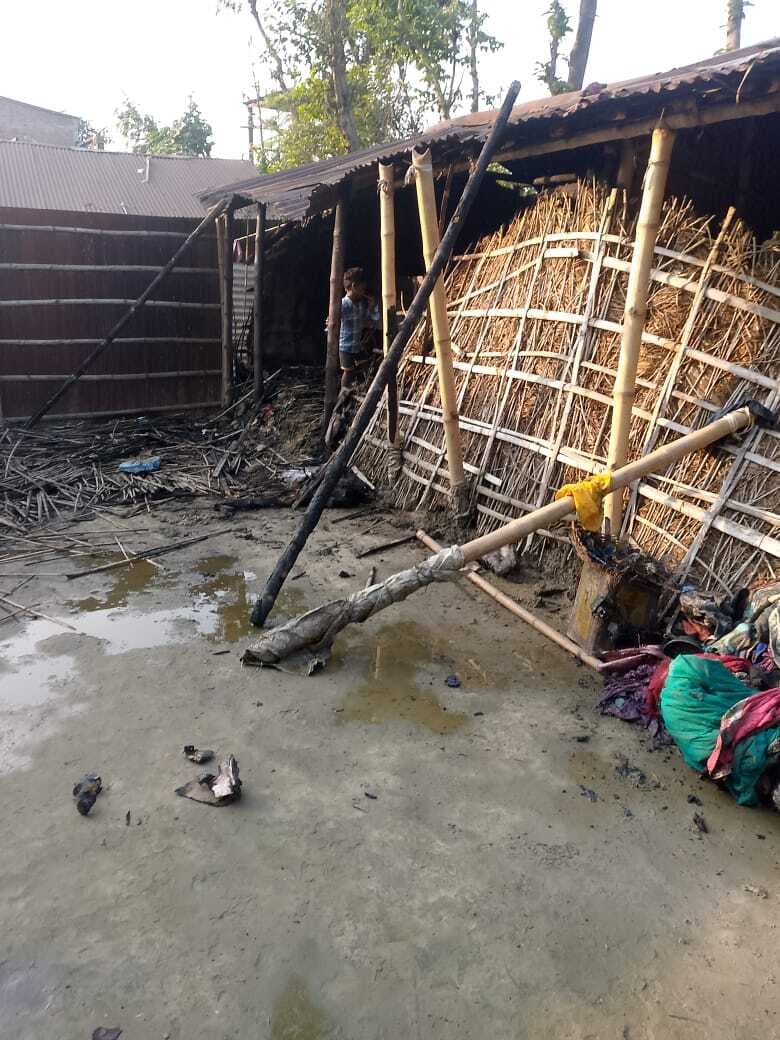 आग से दो घर सहित हजारों की संपत्ति जलकर राख