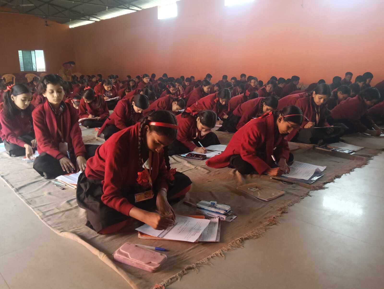 सरस्वती शिशु मंदिर में पत्र लेखन प्रतियोगिता