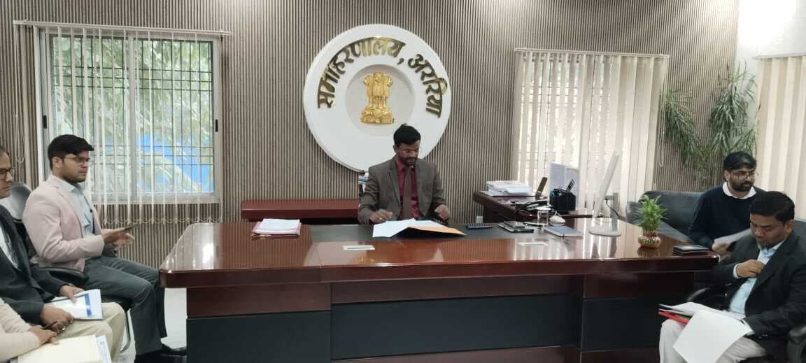 योजनाओं के क्रियान्वयन में लाएं तेजी : डीएम