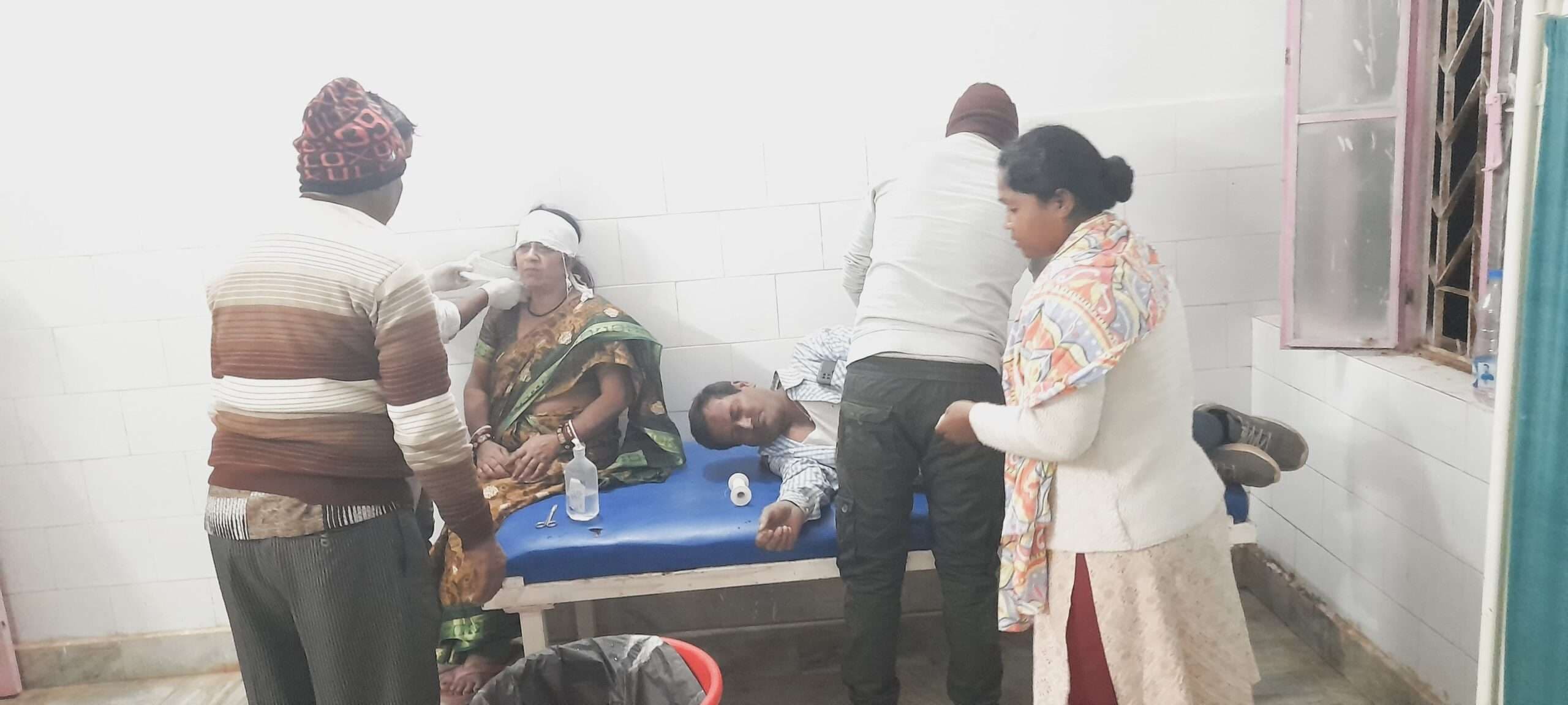 Deoghar news : ऑटो पलटने से दो बच्चे समेत नौ घायल, महिला की हालत गंभीर