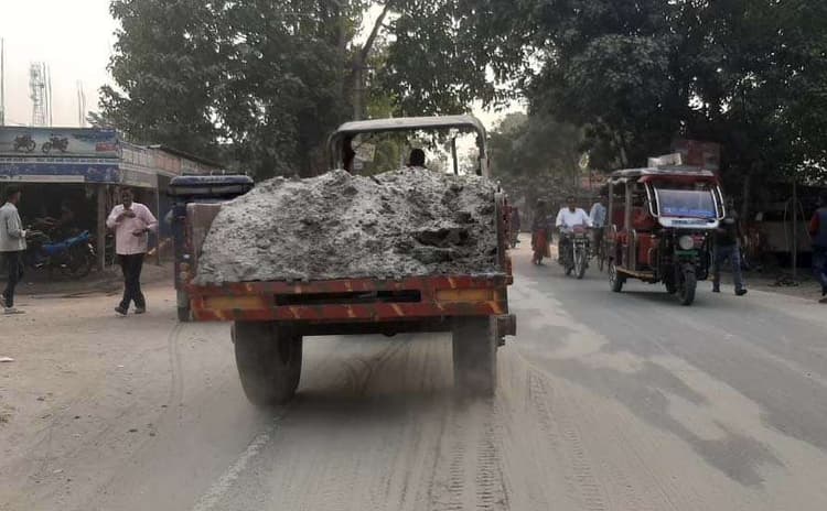 महफूज नहीं रही पूर्णिया की आबो हवा, सड़कों पर उड़ती धूल निकाल रही फेफड़े का दम