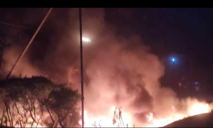 hajipur news. कबाड़ टायर के गोदाम में लगी आग