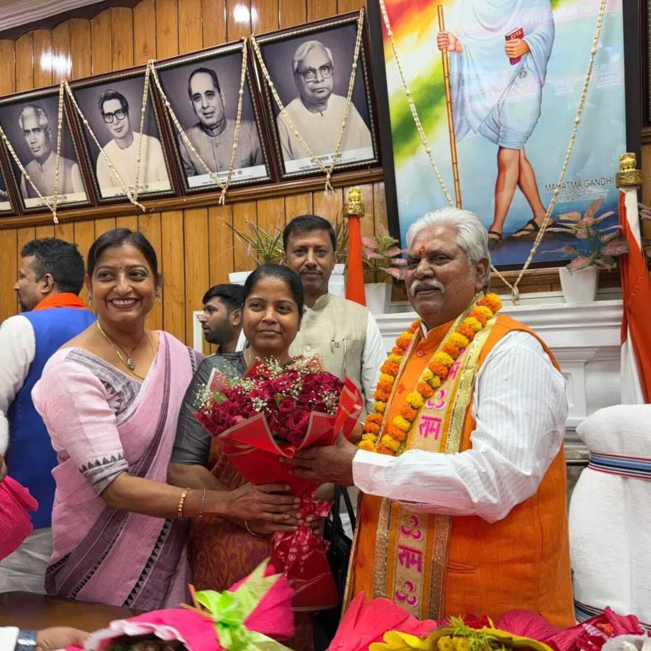 विस अध्यक्ष बनने पर कोढ़ा व प्राणपुर विधायक ने दी बधाई