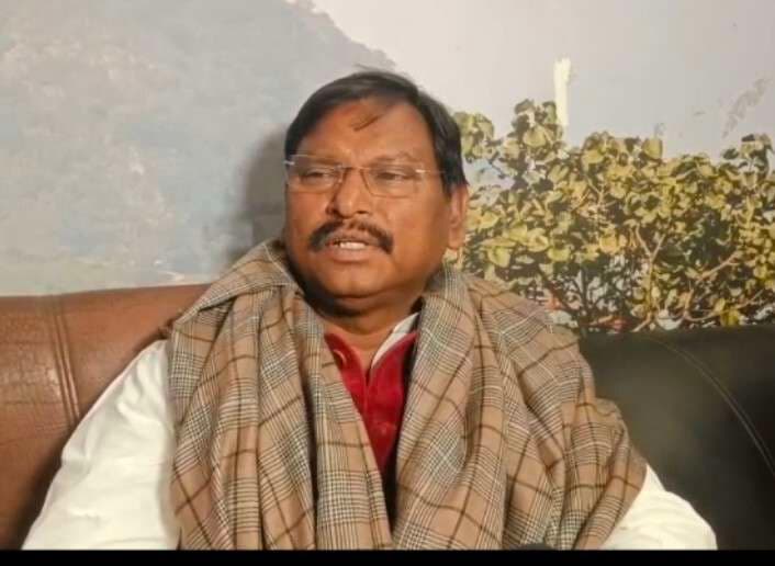 Giridih News :नीतिगत विषयों पर चर्चा नहीं कर रही है राज्य सरकार : अर्जुन मुंडा